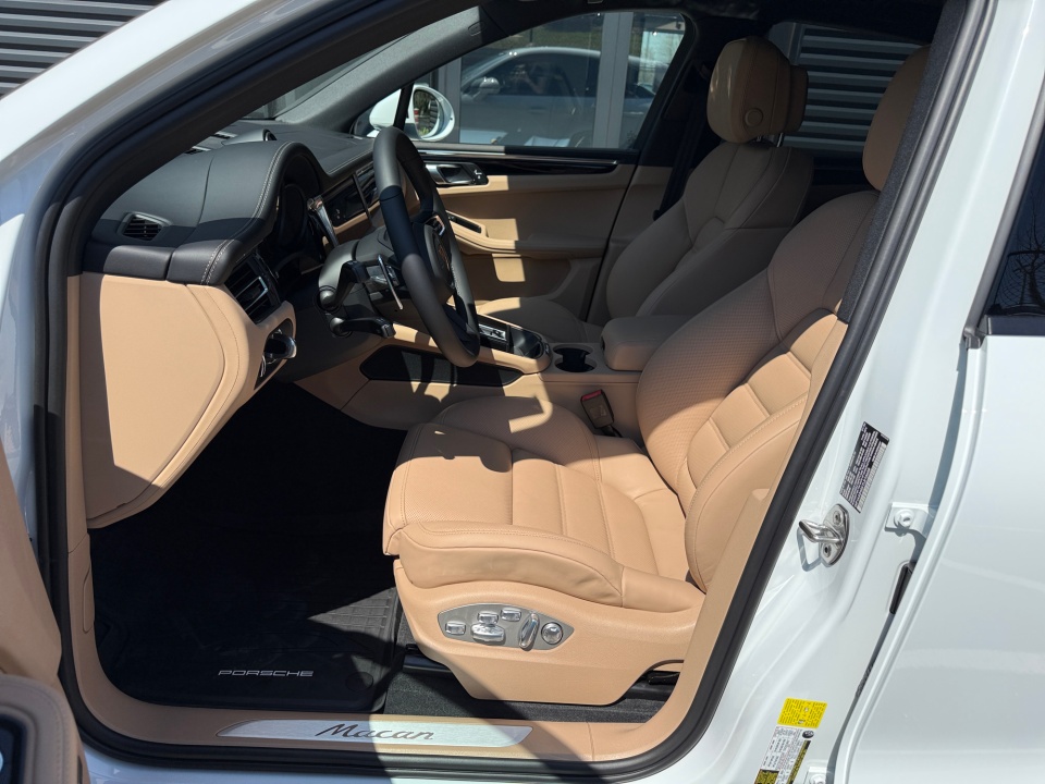 WP1AA2A5XTLB10658 2026 Porsche Macan T