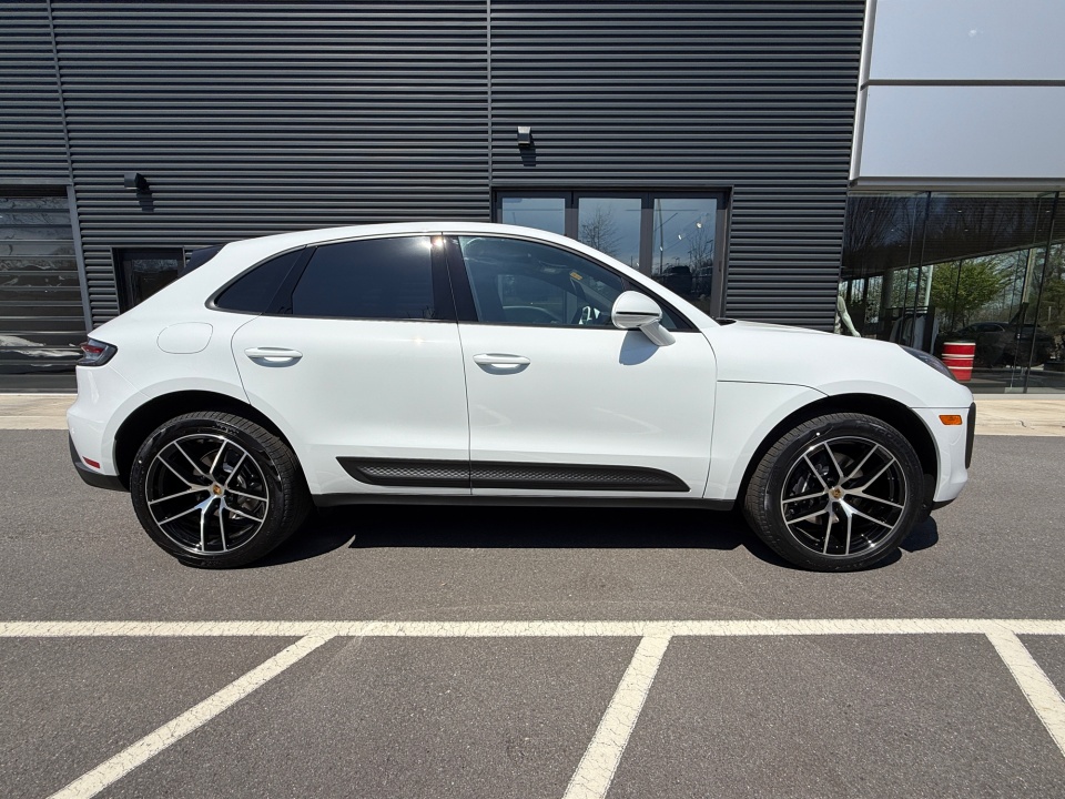 WP1AA2A5XTLB10658 2026 Porsche Macan T