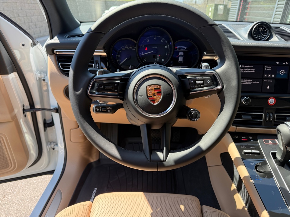 WP1AA2A5XTLB10658 2026 Porsche Macan T