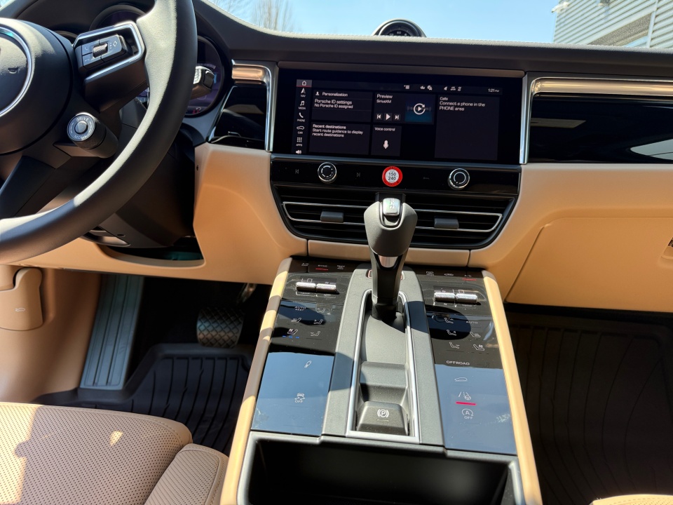 WP1AA2A5XTLB10658 2026 Porsche Macan T