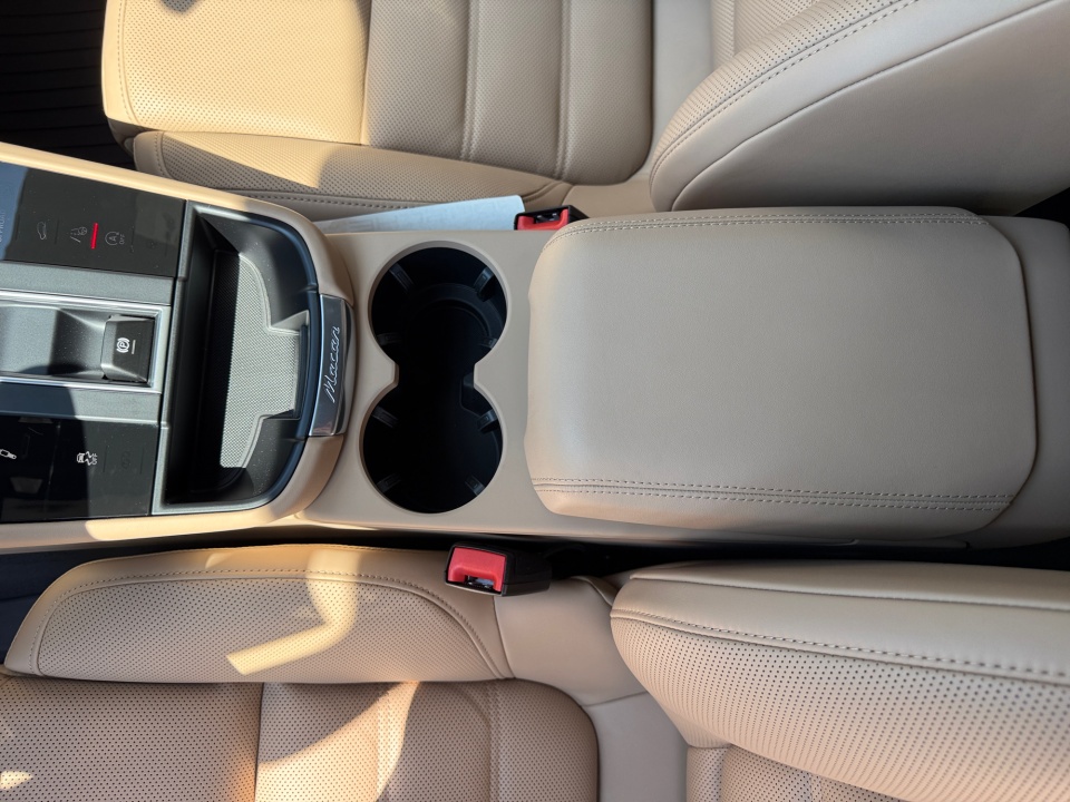 WP1AA2A5XTLB10658 2026 Porsche Macan T