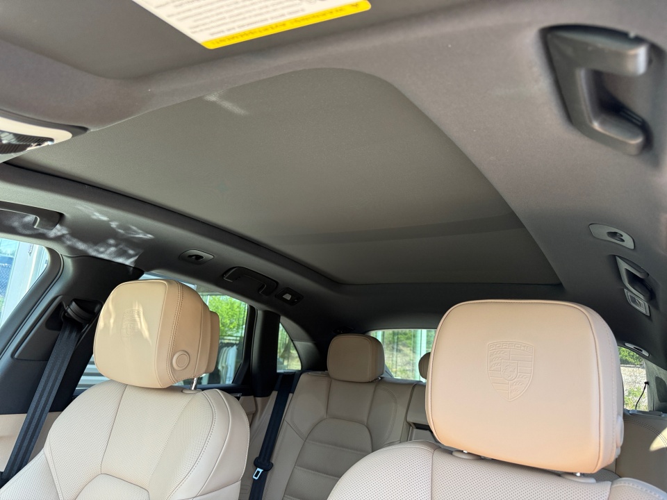 WP1AA2A5XTLB10658 2026 Porsche Macan T