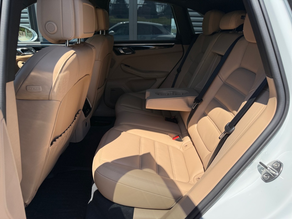 WP1AA2A5XTLB10658 2026 Porsche Macan T