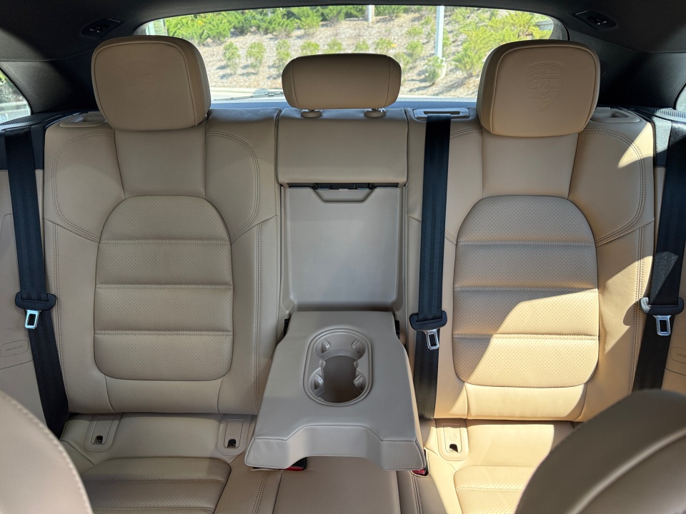 WP1AA2A5XTLB10658 2026 Porsche Macan T