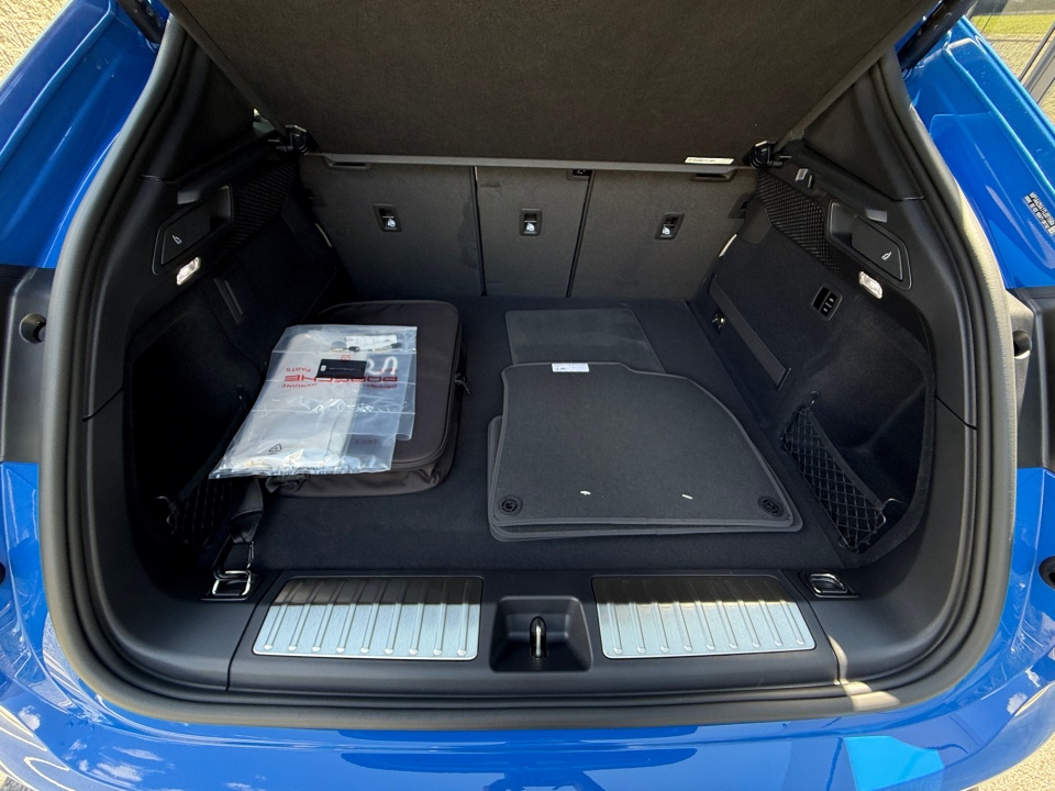 WP1AA2XA1TL001586 2026 Porsche Macan Electric Electric 4