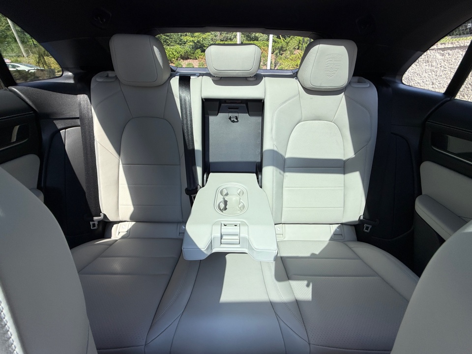 WP1AA2XA1TL001586 2026 Porsche Macan Electric Electric 4