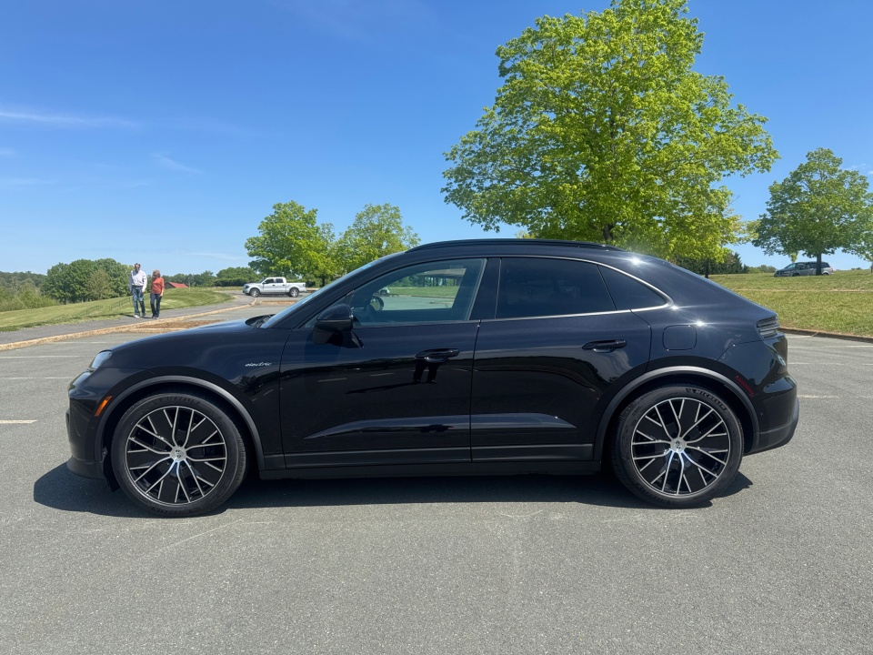 WP1AA2XA9TL001240 2026 Porsche Macan Electric 4