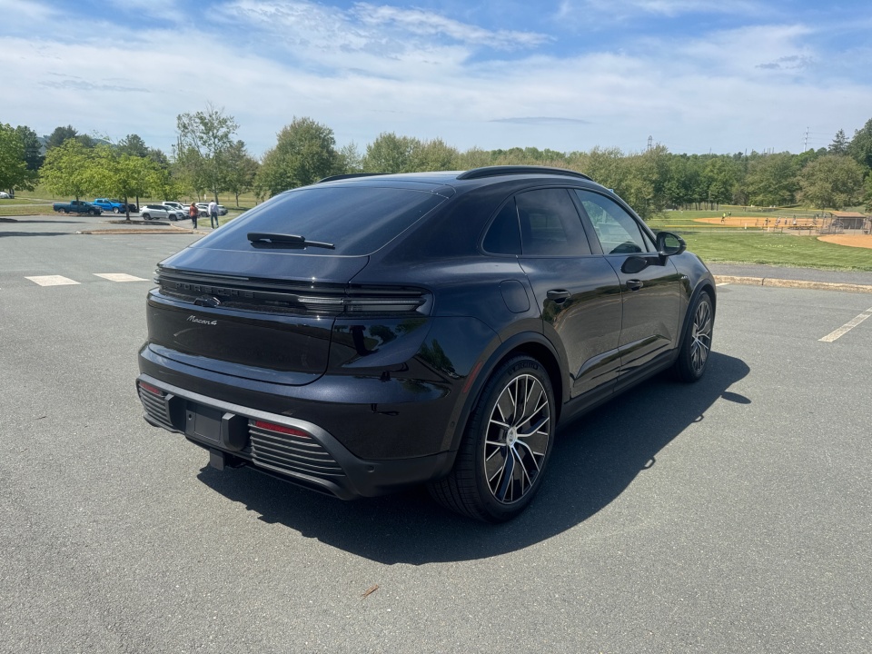 WP1AA2XA9TL001240 2026 Porsche Macan Electric 4