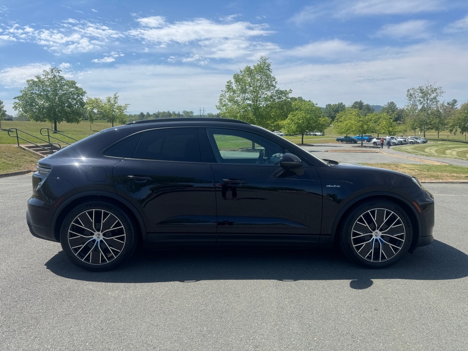 WP1AA2XA9TL001240 2026 Porsche Macan Electric 4