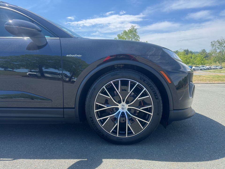 WP1AA2XA9TL001240 2026 Porsche Macan Electric 4