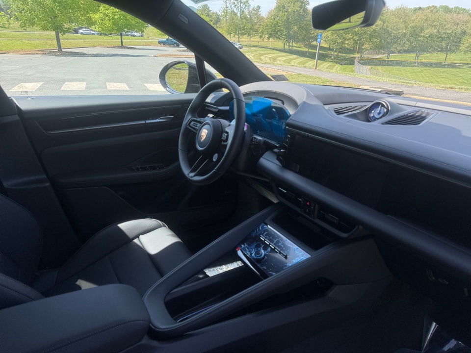 WP1AA2XA9TL001240 2026 Porsche Macan Electric 4