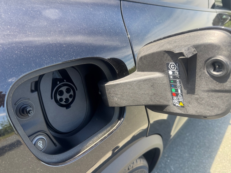 WP1AA2XA9TL001240 2026 Porsche Macan Electric 4