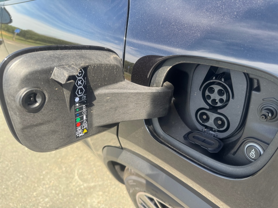 WP1AA2XA9TL001240 2026 Porsche Macan Electric 4