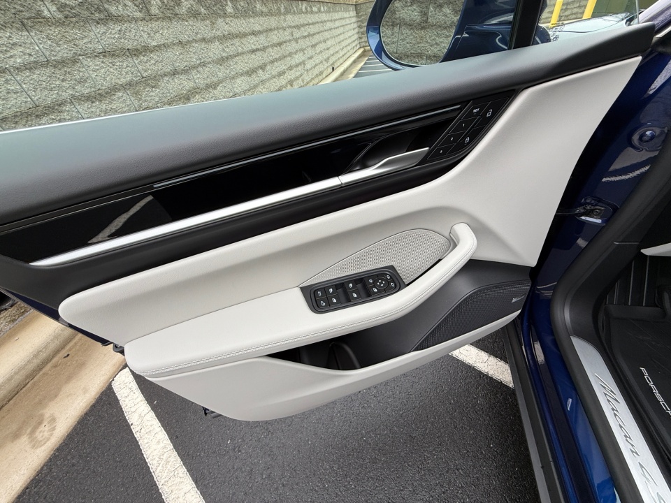 WP1AB2XAXSL152745 2025 Porsche Macan Electric 4S