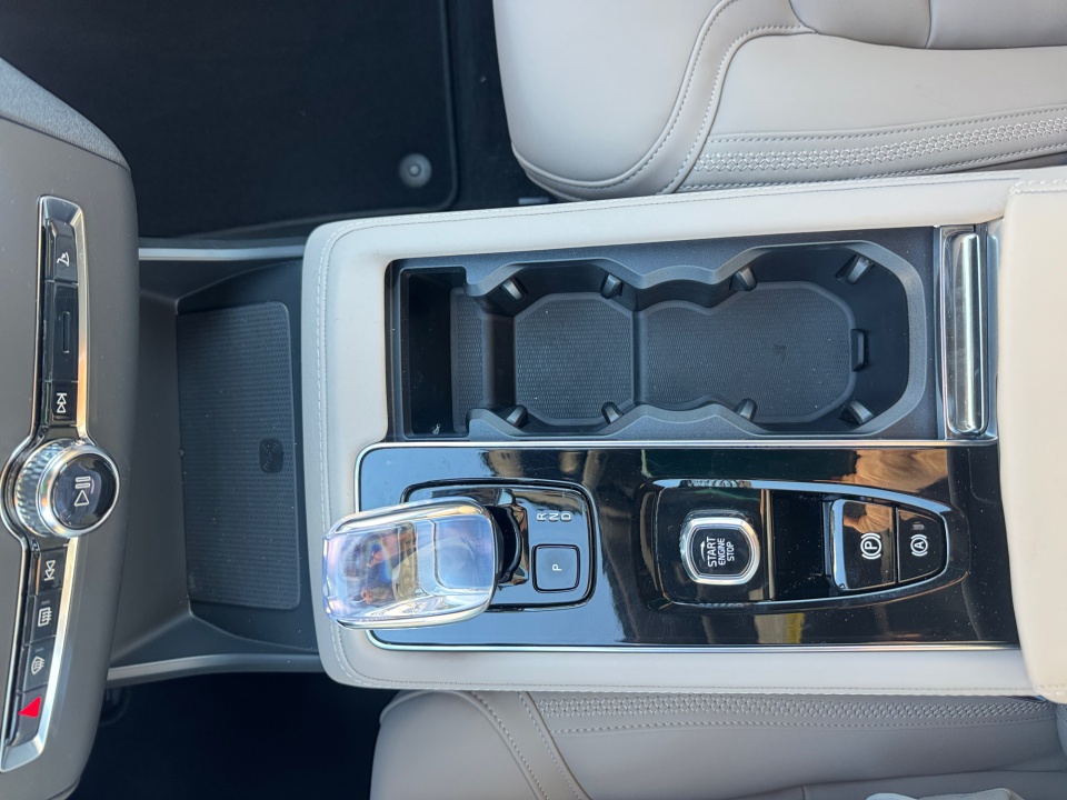 YV4062PE1T1492643 2026 Volvo XC90 Plus, B6 AWD Gas (mild hybrid), Gasoline, Bright, 7 Seats