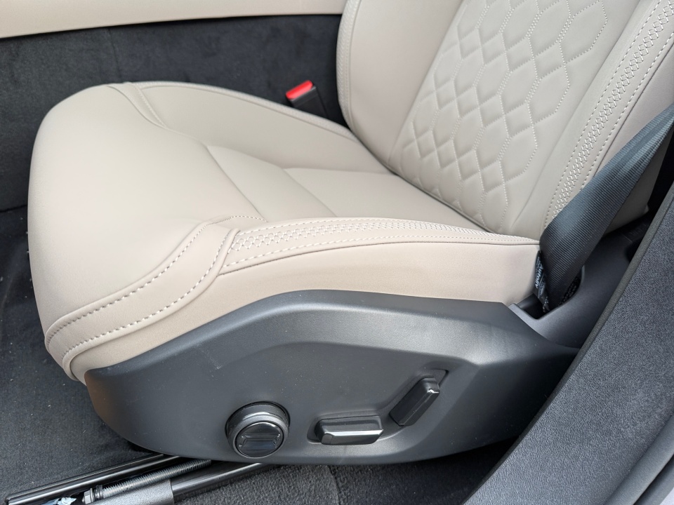 YV4062PE7T1497247 2026 Volvo XC90 Plus, B6 AWD Gas (mild hybrid), Gasoline, Bright, 7 Seats