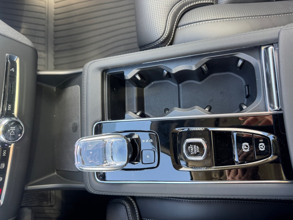 YV4062PF2T1497892 2026 Volvo XC90 Ultra, B6 AWD Gas (mild hybrid), Gasoline, Bright, 7 Seats