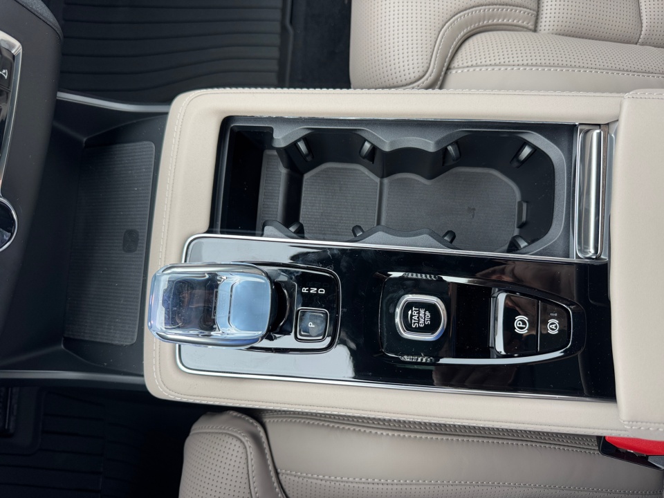 YV4062PF7T1496253 2026 Volvo XC90 Ultra, B6 AWD Gas (mild hybrid), Gasoline, Bright, 7 Seats