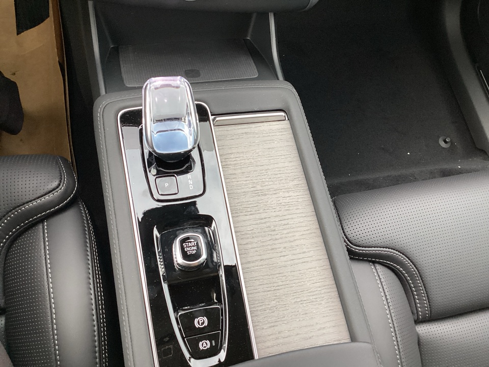 YV4062PM1T1504118 2026 Volvo XC90 Ultra Dark Theme, B6 AWD Gas (mild hybrid), Gasoline, 7 Seats