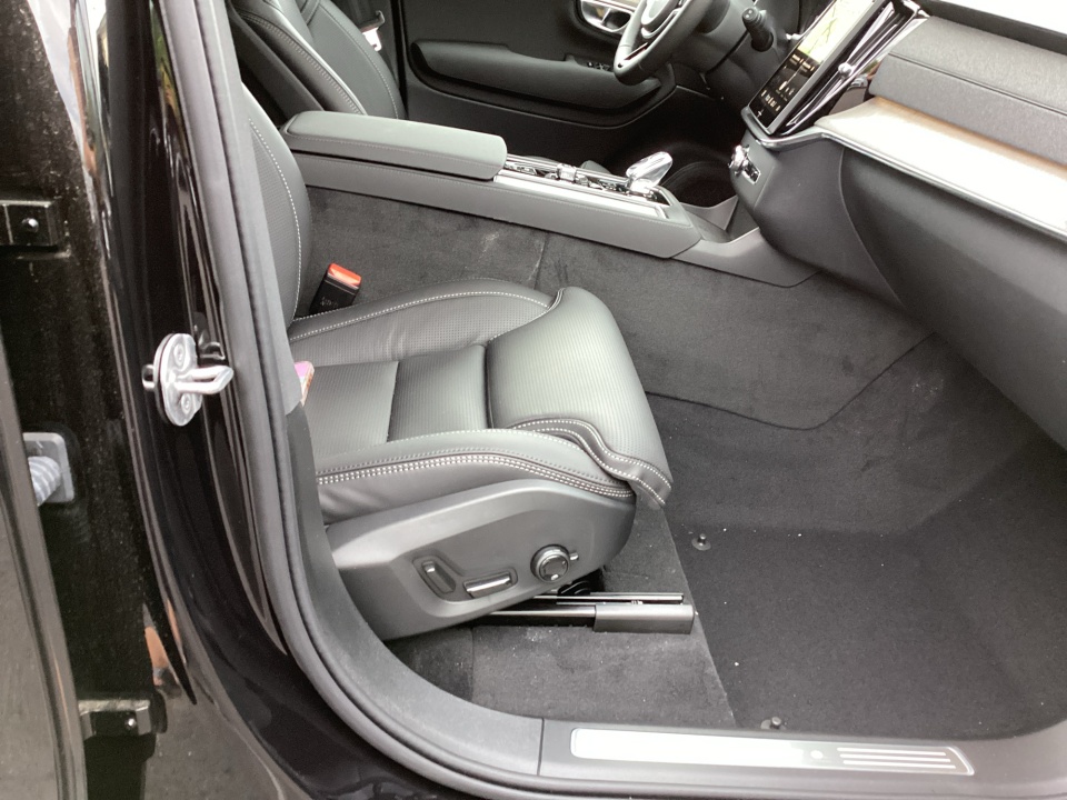 YV4062PM1T1504118 2026 Volvo XC90 Ultra Dark Theme, B6 AWD Gas (mild hybrid), Gasoline, 7 Seats