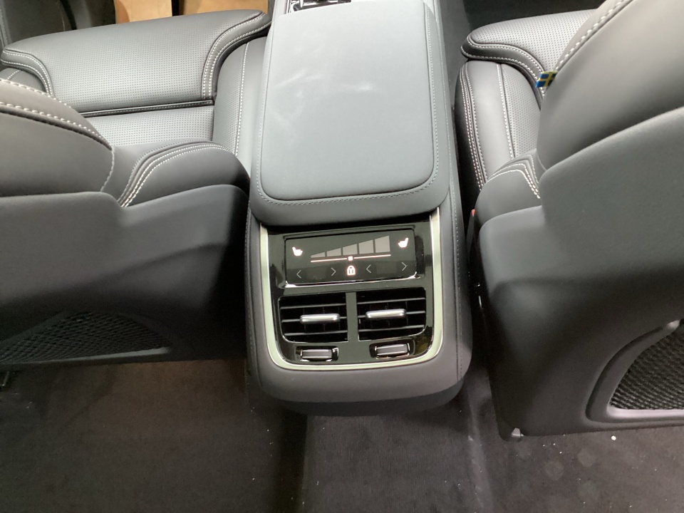 YV4062PM1T1504118 2026 Volvo XC90 Ultra Dark Theme, B6 AWD Gas (mild hybrid), Gasoline, 7 Seats