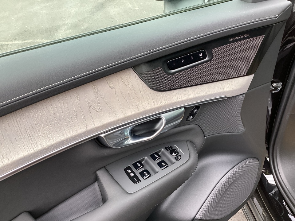 YV4062PM1T1504118 2026 Volvo XC90 Ultra Dark Theme, B6 AWD Gas (mild hybrid), Gasoline, 7 Seats