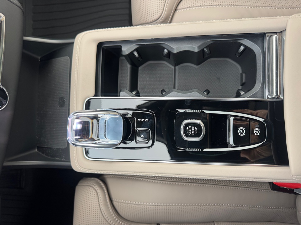 YV4062PM4T1481210 2026 Volvo XC90 B6 Ultra Dark Theme 7-Seater