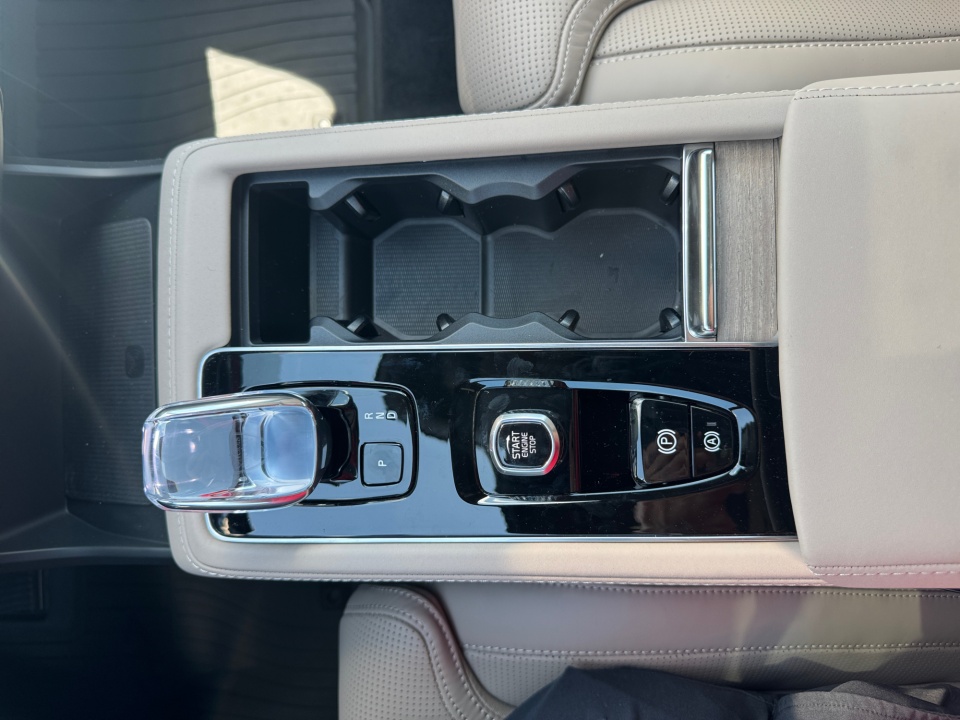 YV4H60PF1T1497888 2026 Volvo XC90 Plug-In Hybrid Ultra, T8 AWD, Electric/Gasoline, Bright, 7 Seats