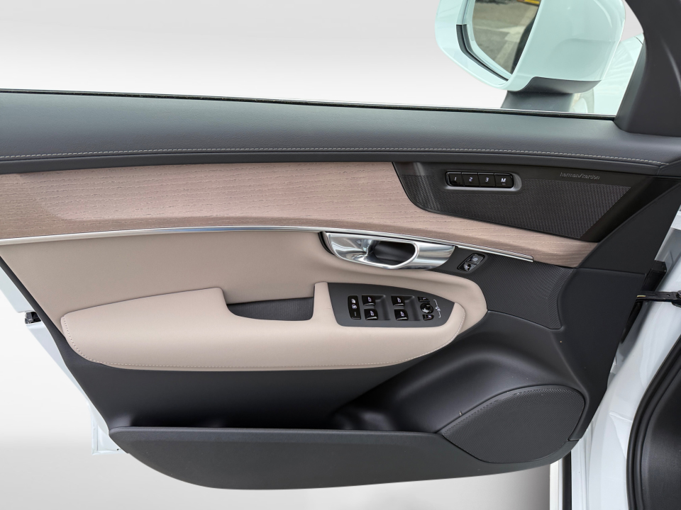 YV4H60PF5T1491673 2026 Volvo XC90 Plug-In Hybrid Ultra, T8 AWD, Electric/Gasoline, Bright, 7 Seats