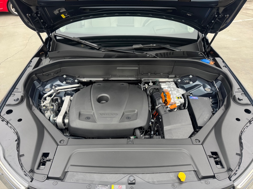 YV4H60PF6T1483923 2026 Volvo XC90 Plug-In Hybrid T8 Ultra 7-Seater
