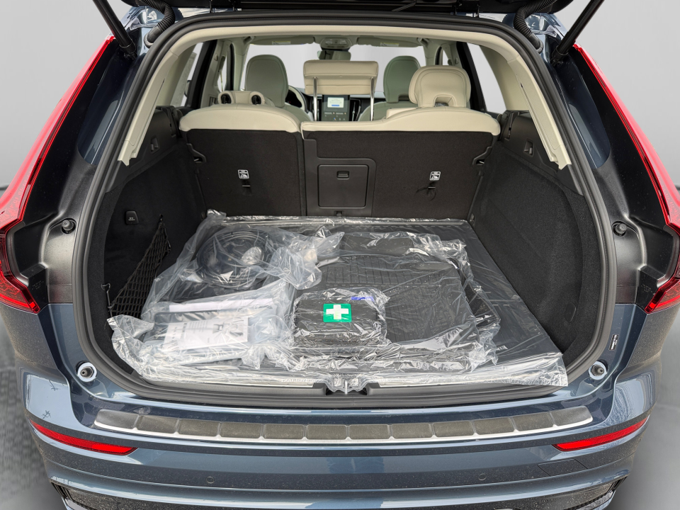 YV4H60RM2T1411256 2026 Volvo XC60 Plug-In Hybrid Ultra, T8 AWD Electric/Gasoline, Dark