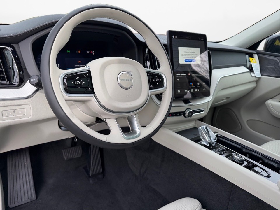 YV4H60RM2T1411256 2026 Volvo XC60 Plug-In Hybrid Ultra, T8 AWD Electric/Gasoline, Dark