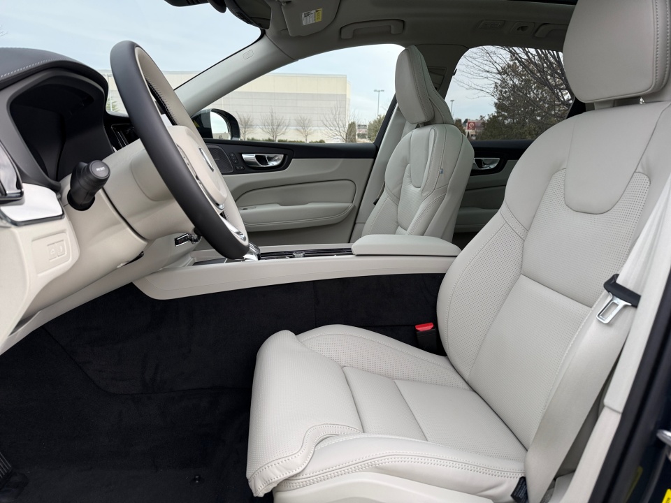 YV4H60RM2T1411256 2026 Volvo XC60 Plug-In Hybrid Ultra, T8 AWD Electric/Gasoline, Dark