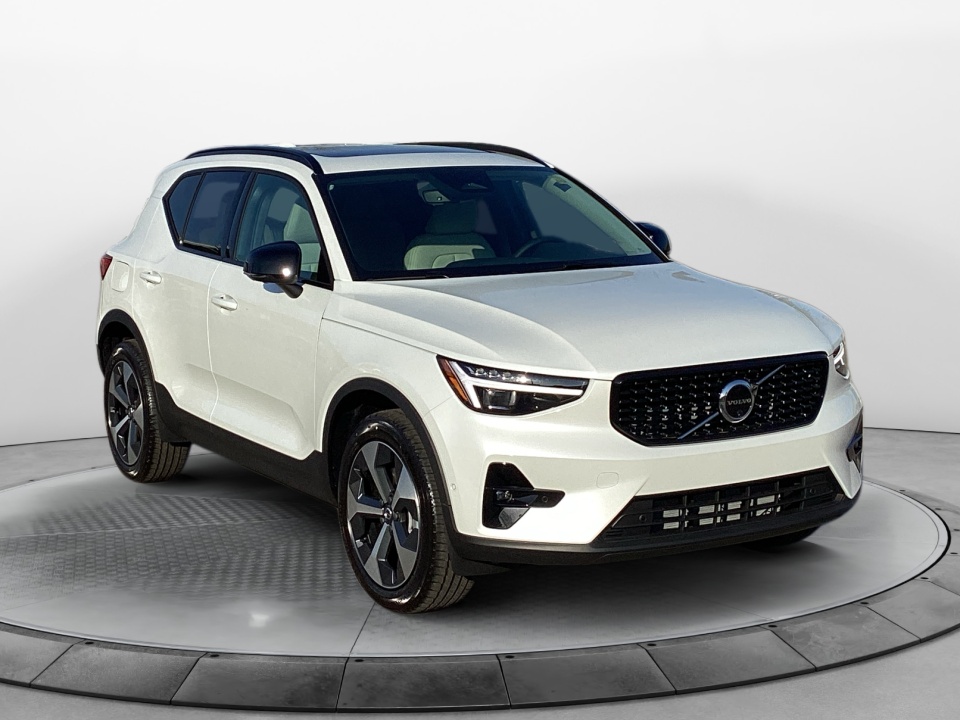 new 2026 Volvo XC40 Plus, B5 AWD Gas (mild hybrid), Dark