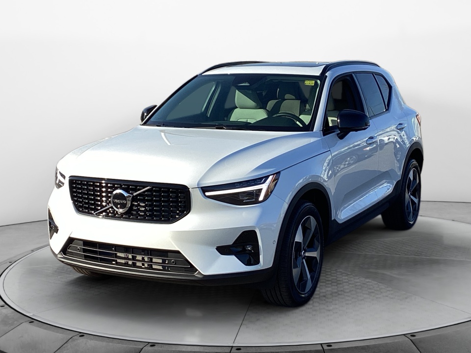 2026 Volvo XC40 Plus, B5 AWD Gas (mild hybrid), Dark