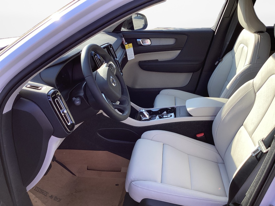 YV4L12UC3T2767888 2026 Volvo XC40 Plus, B5 AWD Gas (mild hybrid), Dark