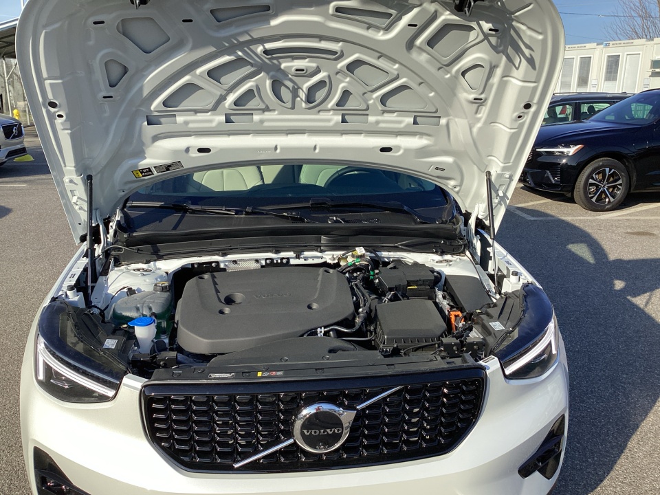 YV4L12UC3T2767888 2026 Volvo XC40 Plus, B5 AWD Gas (mild hybrid), Dark