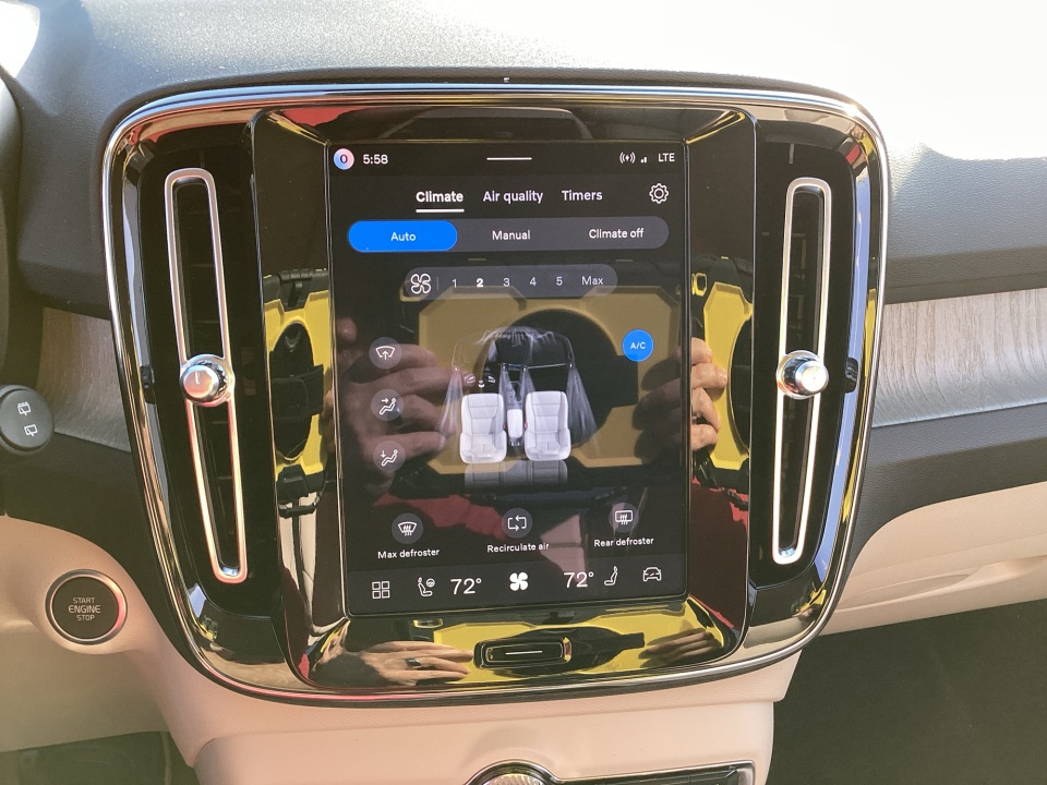 YV4L12UC3T2767888 2026 Volvo XC40 Plus, B5 AWD Gas (mild hybrid), Dark