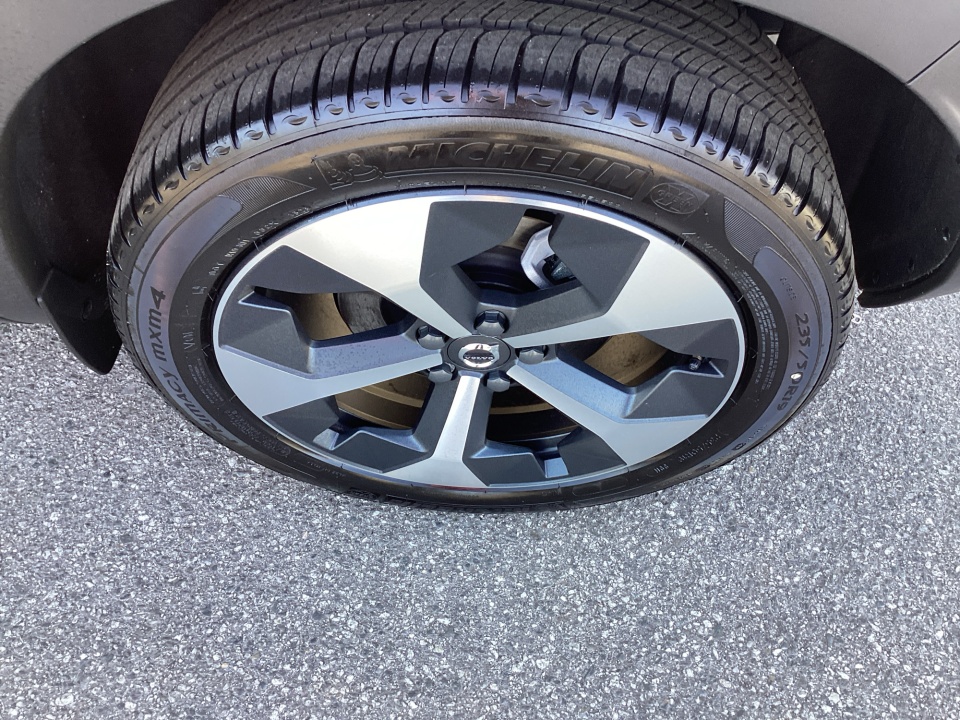 YV4L12UC3T2767888 2026 Volvo XC40 Plus, B5 AWD Gas (mild hybrid), Dark