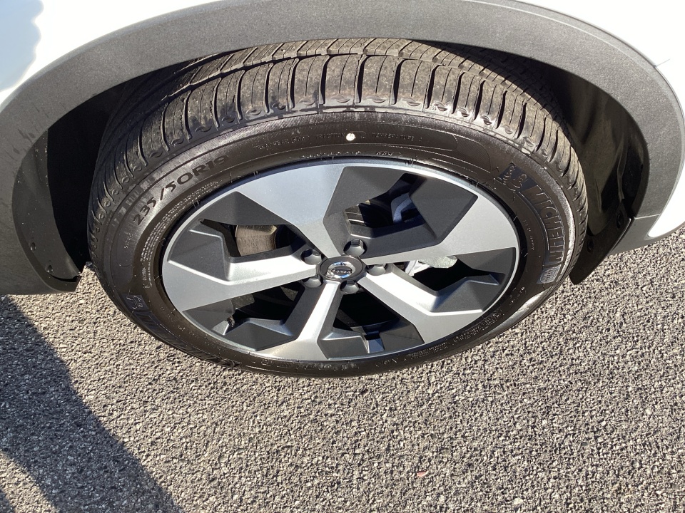 YV4L12UC3T2767888 2026 Volvo XC40 Plus, B5 AWD Gas (mild hybrid), Dark