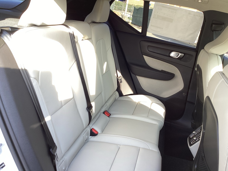 YV4L12UC3T2767888 2026 Volvo XC40 Plus, B5 AWD Gas (mild hybrid), Dark