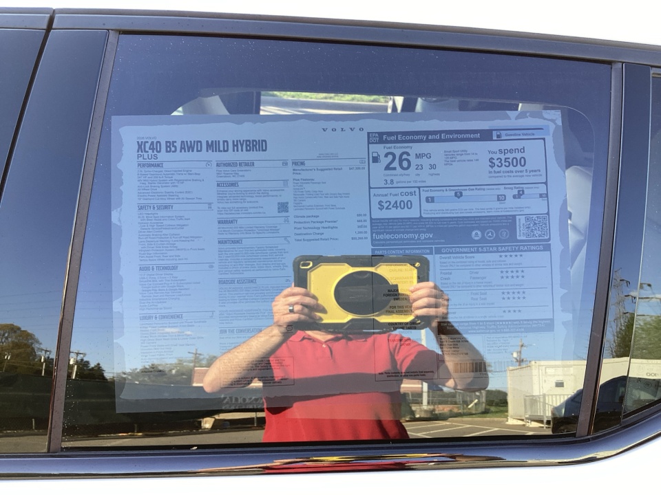 YV4L12UC3T2767888 2026 Volvo XC40 Plus, B5 AWD Gas (mild hybrid), Dark