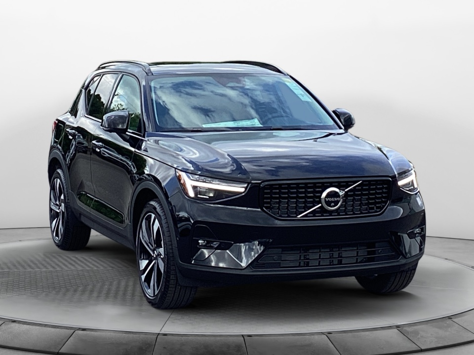 new 2026 Volvo XC40 Plus, B5 AWD Gas (mild hybrid), Dark