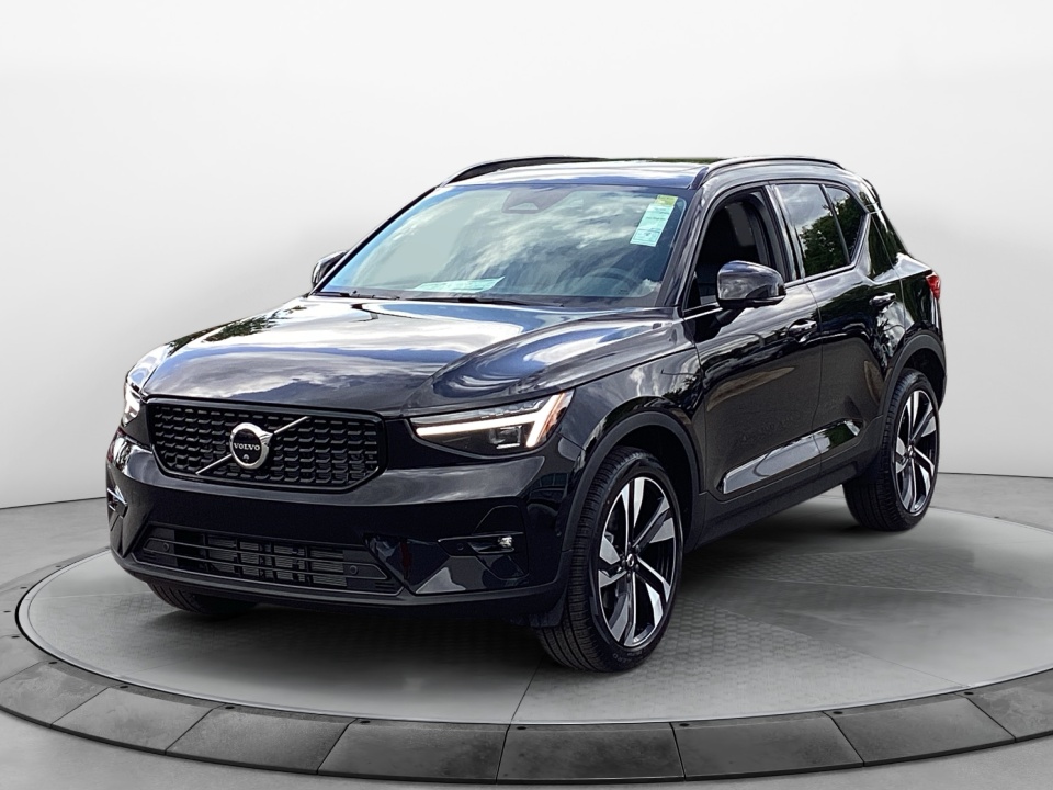 2026 Volvo XC40 Plus, B5 AWD Gas (mild hybrid), Dark