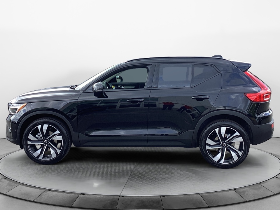 YV4L12UC3T2814823 2026 Volvo XC40 Plus, B5 AWD Gas (mild hybrid), Dark