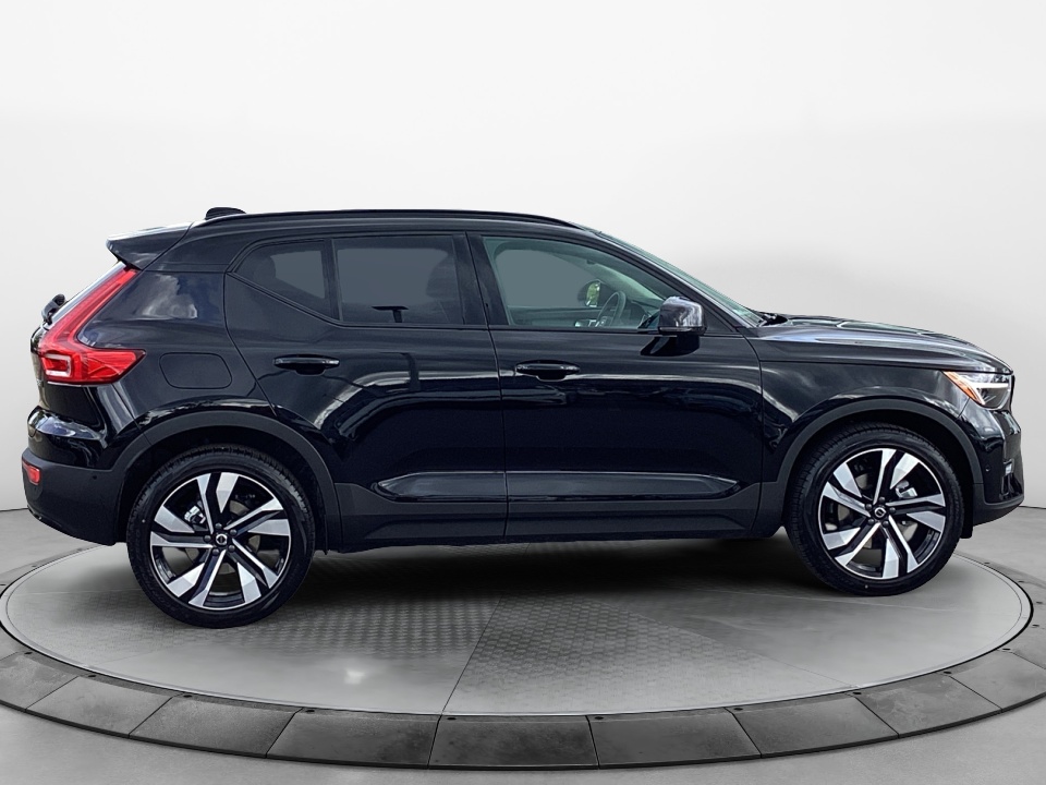 YV4L12UC3T2814823 2026 Volvo XC40 Plus, B5 AWD Gas (mild hybrid), Dark