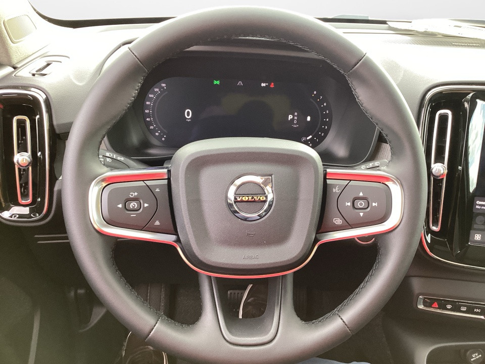 YV4L12UC3T2814823 2026 Volvo XC40 Plus, B5 AWD Gas (mild hybrid), Dark