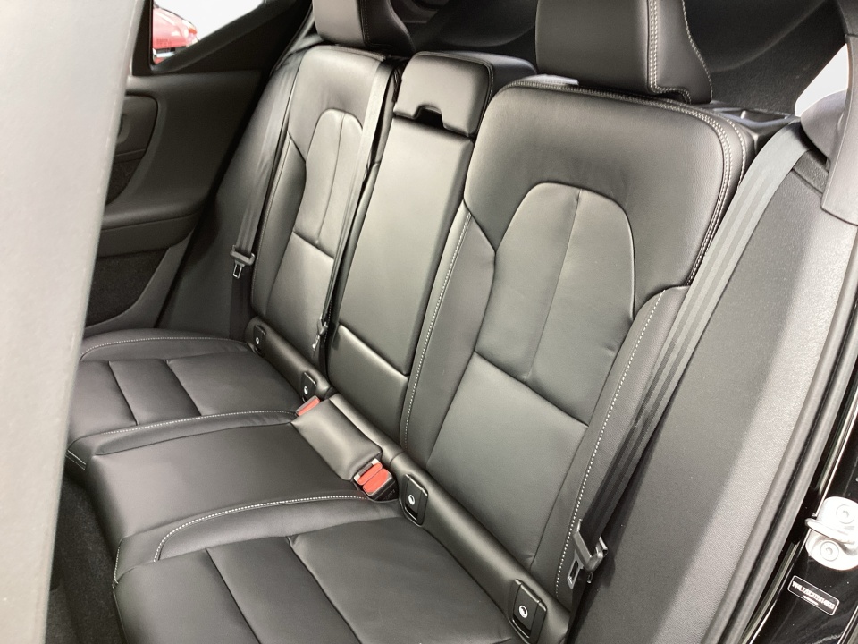YV4L12UC3T2814823 2026 Volvo XC40 Plus, B5 AWD Gas (mild hybrid), Dark