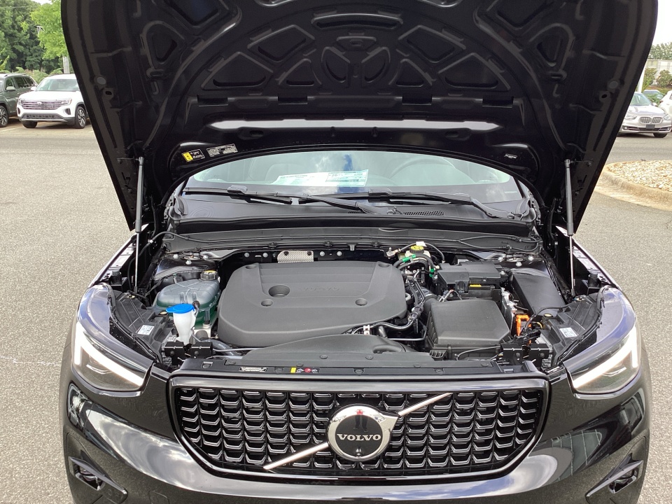 YV4L12UC3T2814823 2026 Volvo XC40 Plus, B5 AWD Gas (mild hybrid), Dark
