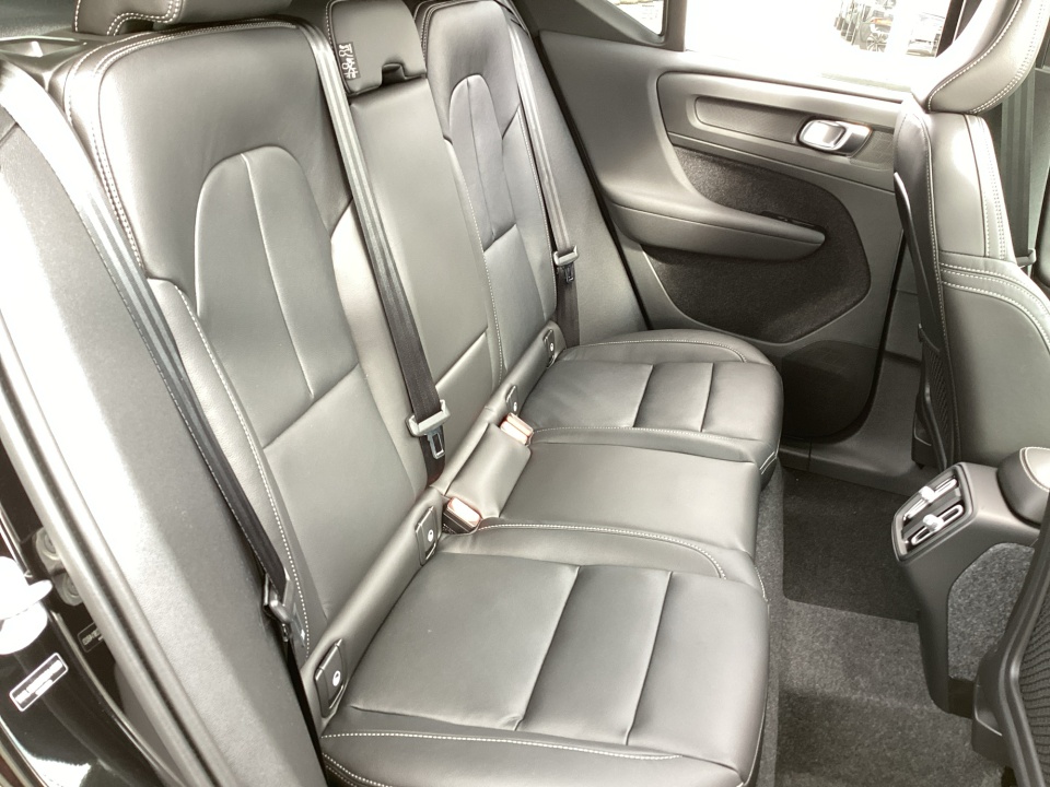 YV4L12UC3T2814823 2026 Volvo XC40 Plus, B5 AWD Gas (mild hybrid), Dark
